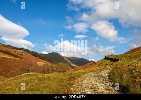 Percorso di montagna cima in autunno vicino High Sweden Bridge, English Lake District, Ambleside, Cumbia, UK Foto Stock