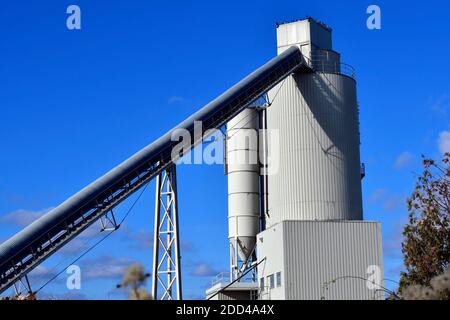 Austria, azienda di calcestruzzo preconfezionato con nastro trasportatore in bassa Austria Foto Stock