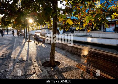 Aveiro, Portogallo - 22 Agosto 2020 : marciapiede a Rua Hom de Cristo Foto Stock