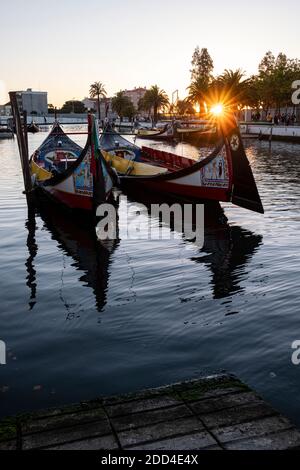 Aveiro, Portogallo - 22 Agosto 2020 : Moliceiros a Ria de Aveiro Foto Stock