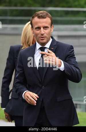 Il presidente francese Emmanuel Macron e sua moglie Brigitte Macron, accompagnati dal ministro francese dello sport Laura Flessel e dal presidente della Federazione francese di calcio Noel le graet, visitano la coach francese Didier Deschamps e la squadra di calcio francese a Clairfontaine, in Francia, il 05 giugno 2018. Foto di Christian Liegi/ABACAPRESS.COM Foto Stock