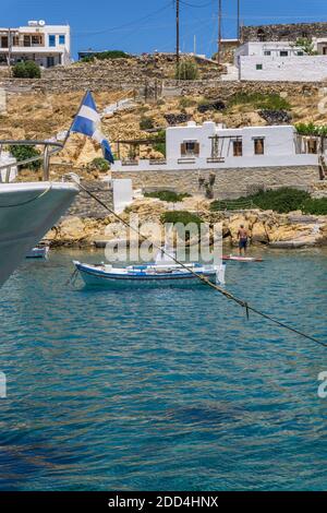 Sifnos appartiene al gruppo delle isole Cicladi e si trova nel cuore del Mar Egeo, vicino alle isole Milos e Serifos. Vanta le tipiche Cicladi Foto Stock