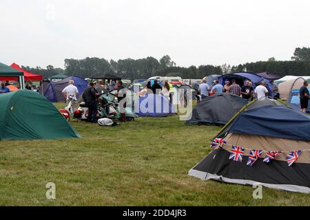 Ayr, Ayr Racecourse, Ayrshire, Scozia, Regno Unito. L'onesto Men, un club di scooter con sede nell'Ayrshire, organizza due giorni di raduno presso il locale Foto Stock