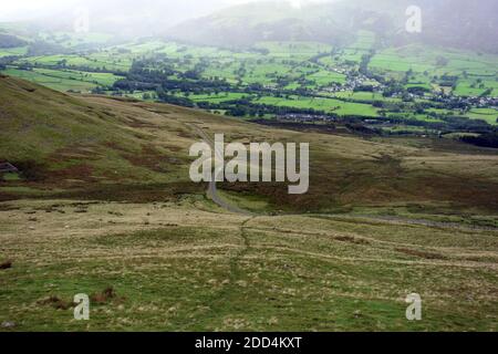 La Old Coach Road per Dockray a Matterdale via Hausewell Brow nel Lake District National Park, Cumbria, Inghilterra, Regno Unito. Foto Stock