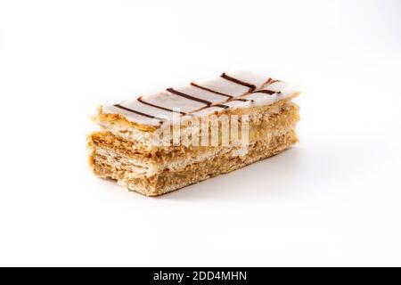 Millefoglie o dessert francese millefoglie isolato su sfondo bianco Foto Stock