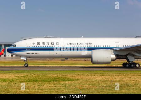 Guangzhou, Cina - 23 settembre 2019: China Southern Airlines Boeing 777-300ER aereo all'aeroporto di Guangzhou Baiyun (CAN) in Cina. Foto Stock