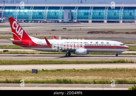 Guangzhou, Cina - 24 settembre 2019: China United Airlines CUA Boeing 737-800 aereo all'aeroporto di Guangzhou Baiyun (CAN) in Cina. Foto Stock