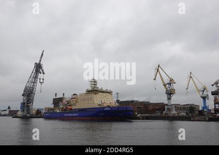 Il Porto Grande di San Pietroburgo è l'impresa statale che fornisce l'organizzazione della navigazione commerciale nel porto marittimo Foto Stock