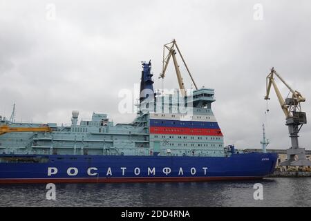 Il Porto Grande di San Pietroburgo è l'impresa statale che fornisce l'organizzazione della navigazione commerciale nel porto marittimo Foto Stock