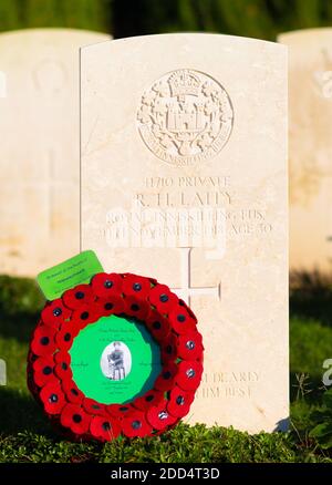 Tomba del soldato inglese Richard Henry Laity, ucciso durante la prima guerra mondiale, nel Cimitero britannico d'onore al Cimitero del Sud di Colonia, Germania, Foto Stock