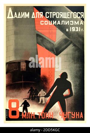 Russia 1930's industrial output Vintage official 1931 Soviet Russia propaganda poster - 'We give for building socialism 1931 - 8 milioni di tonnellate di ghisa' - l'opera d'arte presenta sagome di operai metallici che lavorano in una fabbrica tra grandi colonne di mattoni grigi. Russia, Unione Sovietica designer: V. Kulagina, Foto Stock