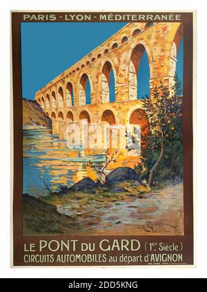 Poster di viaggio vintage del 1900 PLM le Pont du Gard Circuits Automobili au partenza d'Avignone Francia primo secolo Viadotto romano Parigi Lyon Mediterranee Francia meridionale Foto Stock