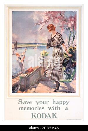 Vintage Kodak Advertising poster 1920 'Salva i tuoi ricordi felici con una Kodak', poster originale stampato da Henry Jenkinson c. 1920 -John e Sutcliffe (1875-1922) che illustra una scena nautica su un fiume in primavera Foto Stock