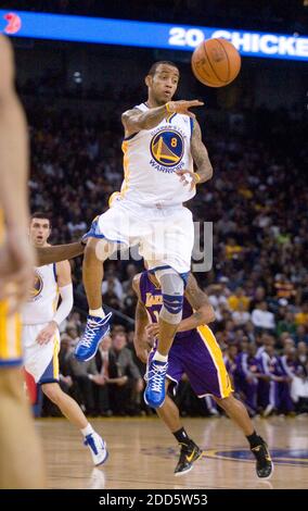 NESSUN FILM, NESSUN VIDEO, NESSUNA TV, NESSUN DOCUMENTARIO - la Manta Ellis dei Golden state Warriors passa a un compagno di squadra aperto nel secondo trimestre durante la partita di pallacanestro dell'NBA, Golden state Warriors contro Los Angeles Lakers all'Oracle Arena di Oakland, CA, USA il 12 gennaio 2011. Foto di D. Ross Cameron/Oakland Tribune/MCT/ABACAPRESS.COM Foto Stock