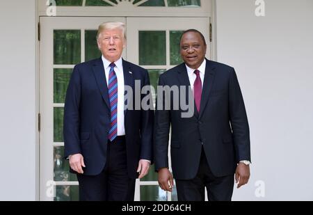 Il presidente degli Stati Uniti Donald Trump dà il benvenuto al presidente keniota Uhuru Kenyatta alla Casa Bianca il 27 agosto 2018 a Washington, DC, USA. Foto di Olivier Douliery/ABACAPRESS.COM Foto Stock