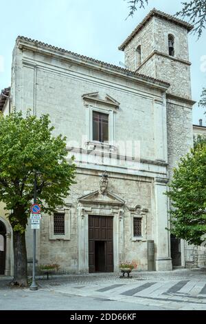 Storica chiesa rinascimentale di Gesu e Maria, scattata in luminosa luce a Pescocostanzo, l'Aquila, Abruzzo, Italia Foto Stock