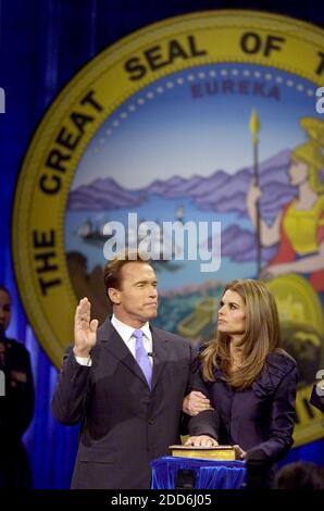 NESSUN FILM, NESSUN VIDEO, NESSUNA TV, NESSUN DOCUMENTARIO - con sua moglie Maria Shriver al suo fianco, il governatore della California Arnold Schwarzenegger è giurato per il suo secondo mandato al Memorial Auditorium di Sacramento, CA, USA venerdì 5 gennaio 2007. Foto di Randy Pench/Sacramento Bee/MCT/ABACAUSA.COM Foto Stock