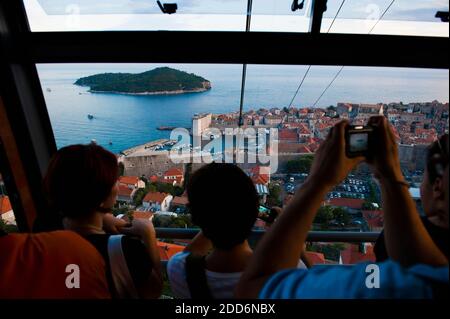 Turisti in funivia a Dubrovnik, Dubrovnik Città Vecchia, Costa Dalmazia, Croazia Foto Stock