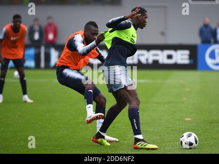 Il centrocampista francese Blaise Matuidi e il centrocampista francese Paul Poggiba vengono raffigurati durante una sessione di allenamento allo stadio di Istra Glebovets, scelto come sede di allenamento per il campo di base, in vista della Coppa del mondo FIFA 2018 prevista per il 14 giugno, il 12 giugno 2018 nella regione di Mosca, in Russia. Foto di Christian Liegi/ABACAPRESS.COM Foto Stock