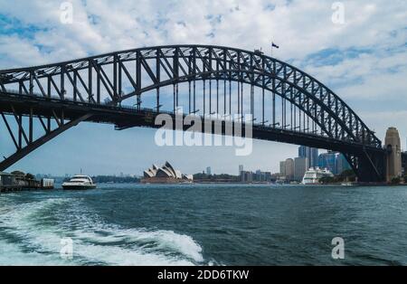 Sydney Harbour Bridge e teatro dell'opera Foto Stock