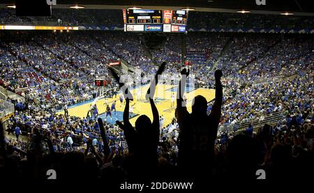 NESSUN FILM, NESSUN VIDEO, NESSUNA TV, NESSUN DOCUMENTARIO - i fan magici si rallegrano come l'Orlando Magic e i Detroit Pistons suonano all'Amway Arena durante l'azione di NBA all'Amway Arena di Orlando, Florida, USA, il 26 aprile 2007. I pistoni hanno sconfitto il Magic 93-77. Foto di Tom Burton/Orlando Sentinel/MCT/Cameleon/ABACAPRESS.COM Foto Stock