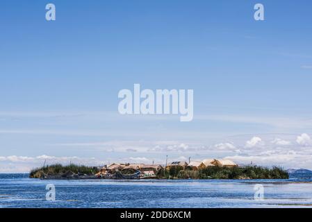 Uros Isole di Reed galleggianti, Lago Titicaca, Provincia di Puno, Perù, Sud America Foto Stock