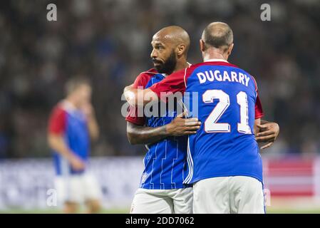 Thierry Henry, Christophe Dugarry durante una partita di calcio tra la nazionale francese della Coppa del mondo 1998 e la FIFA 98 composta da ex giocatori internazionali, in occasione del ventesimo anniversario della vittoria della Coppa del mondo 1998 in Francia, il 12 giugno 2018 presso l'U Arena di Nanterre, vicino a Parigi. Foto di ELIOT BLONDT/ABACAPRESS.COM Foto Stock