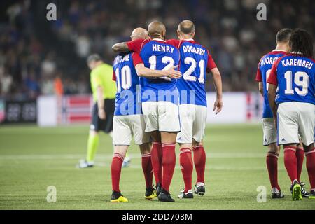 Zinedine Zidane, Thierry Henry, Youri Djorkaeff, Christophe Dugarry, Christian Karembeu durante una partita di calcio tra la nazionale francese della Coppa del mondo 1998 e FIFA 98 composta da ex giocatori internazionali, in occasione del ventesimo anniversario della vittoria della Coppa del mondo 1998 in Francia, il 12 giugno; 2018 presso la U Arena di Nanterre, vicino a Parigi. Foto di ELIOT BLONDT/ABACAPRESS.COM Foto Stock