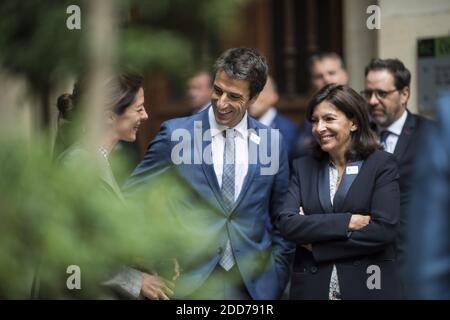 Tony Estanguet e, sindaco di Parigi, Anne Hidalgo, durante una cerimonia per la ' Protocole d ' Organization des Jeux Olympiques et Paralympiques 2024' presso il Municipio di Parigi il 14 giugno 2018. Foto di ELIOT BLONDT/ABACAPRESS.COM Foto Stock