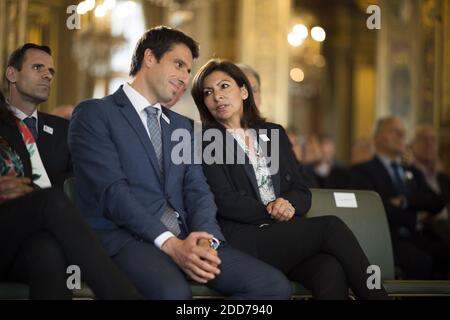 Tony Estanguet e Anne Hidalgo, sindaco di Parigi, durante una cerimonia per il "Protocole d organization des Jeux Olympiques et Paralympiques 2024" presso il municipio di Parigi il 14 giugno 2018. Foto di ELIOT BLONDT/ABACAPRESS.COM Foto Stock