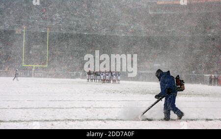 NESSUN FILM, NESSUN VIDEO, NESSUNA TV, NESSUN DOCUMENTARIO - la squadra di terra allo stadio Cleveland Browns a Cleveland, OH, USA il 16 dicembre 2007. The Browns ha vinto 8-0 Photo by Bob DeMay/Akron Beacon Journal/MCT/Cameleon/ABACAPRESS.COM Foto Stock