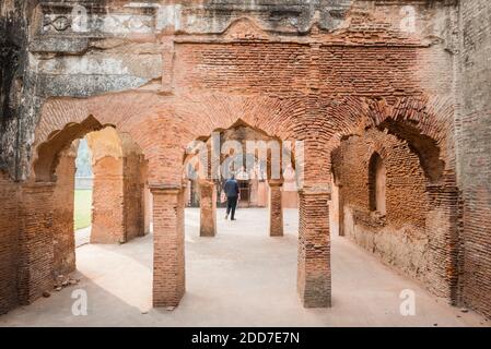 Turistico al British Residency Complex, Lucknow, Uttar Pradesh, India Foto Stock