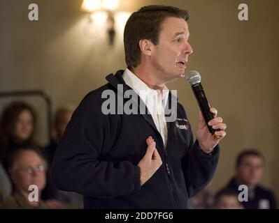 NO FILM, NO VIDEO, NO TV, NO DOCUMENTARIO - democratico presidenziale speranzoso ex senatore John Edwards parla durante un evento 'Back Home, Back Roads Barnstorm' nel centro di Bennettsville, SC, USA il 23 gennaio 2008. Foto di Robert Willett/Raleigh News & Observer/MCT/ABACAPRESS.COM Foto Stock