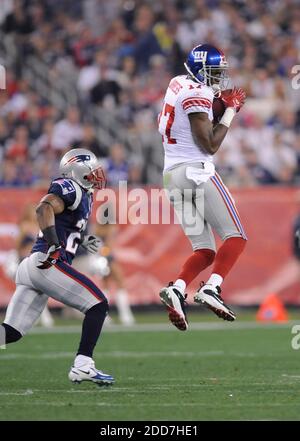 NO FILM, NO VIDEO, NO TV, NO DOCUMENTARIO - New York Giants Brandon Jacobs fa un ricevimento nel secondo trimestre contro i New England Patriots durante Super Bowl XLII all'Università di Phoenix Stadium a Glendale, AZ, USA il 3 febbraio 2008. I NY Giants vincono 17-14. Foto di David Pokress/Newsday/MCT/Cameleon/ABACAPRESS.COM Foto Stock