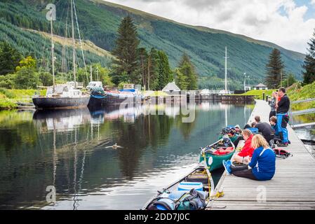 Canoa il Caledonian Canal, vicino a Fort William, Highlands scozzesi, Scotland, Regno Unito, Europa Foto Stock