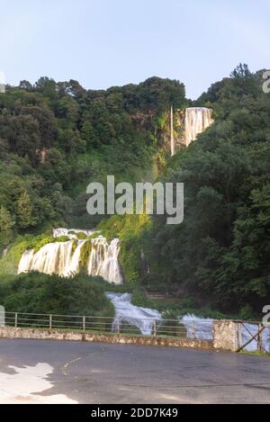 la cascata di marmore è la più alta d'europa in prima serata Foto Stock