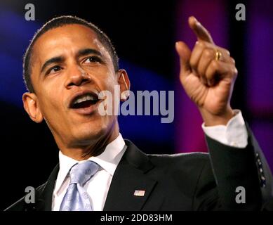 NO FILM, NO VIDEO, NO TV, NO DOCUMENTARIO - il candidato presidenziale democratico Senatore Barack Obama parla alla National Urban League Annual Conference 2008 a Orlando, FL, USA, il 2 agosto 2008. Foto di Joe Burbank/Orlando Sentinel/MCT/ABACAPRESS.COM Foto Stock