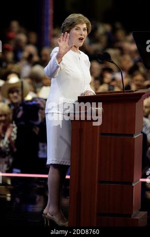 NO FILM, NO VIDEO, NO TV, NO DOCUMENTARIO - la prima signora Laura Bush si rivolge alla Convenzione Nazionale Repubblicana per discutere il sollievo dell'uragano Gustav allo Xcel Energy Center per la Convention Nazionale Repubblicana a St. Paul, Minnesota, Lunedi, 1 settembre 2008. Foto di Chuck Kennedy/MCT/ABACAPRESS.COM Foto Stock