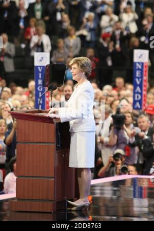 NO FILM, NO VIDEO, NO TV, NO DOCUMENTARIO - la prima signora Laura Bush si rivolge alla Convention Nazionale Repubblicana per discutere il sollievo dell'uragano Gustav all'Xcel Energy Center di St. Paul, Minnesota, lunedì 1 settembre 2008. Foto di Brian Baer/Sacramento Bee/MCT/ABACAPRESS.COM Foto Stock