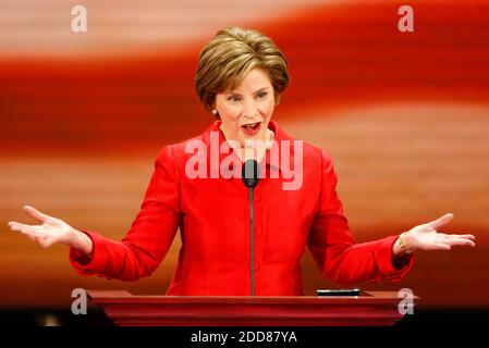 NO FILM, NO VIDEO, NO TV, NO DOCUMENTARIO - la prima signora Laura Bush si rivolge alla Convention Nazionale Repubblicana presso l'Xcel Energy Center di St. Paul, MN, USA martedì 2 settembre 2008. Foto di Harry E. Walker/MCT/ABACAPRESS/COM Foto Stock