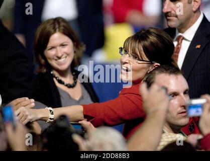 NO FILM, NO VIDEO, NO TV, NO DOCUMENTARIO - candidato repubblicano alla vicepresidenza Sarah Palin durante una campagna di arresto al Franklin and Marshall College a Lancaster, PA, USA martedì 9 settembre 2008. Foto di ed Hille/Philadelphia Inquirer/MCT/ABACAPRESS.COM Foto Stock