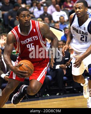 NO FILM, NO VIDEO, NO TV, NO DOCUMENTARIO - Houston Rockets' Ron Artest (96) guida la linea di base nella seconda metà dopo l'Antoine Wright di Dallas Mavericks all'American Airlines Center di Dallas, Texas, USA il 30 ottobre 2008. Foto di Ron Jenkins/Fort Worth Star-Telegram/MCT/Cameleon/ABACAPRESS.COM Foto Stock