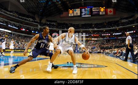 NESSUN FILM, NESSUN VIDEO, NESSUNA TV, NESSUN DOCUMENTARIO - Memphis Grizzlies guardia Mike Conley (11) e Dallas Mavericks guardia Jason Kidd (2) jockey per posizione durante l'azione di gioco all'American Airlines Center a Dallas TX, USA il 23 dicembre 2008. I Mavericks sconfissero i Grizzlies, 100-82. Foto di Rodger Mallison/Fort Worth Star-Telegram/MCT/ABACAPRESS.COM Foto Stock