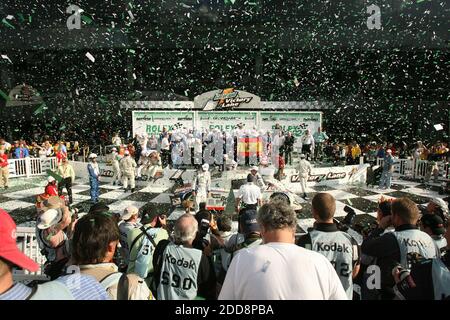 NO FILM, NO VIDEO, NO TV, NO DOCUMENTARIO - il team Brumos Racing festeggia in Victory Lane dopo aver vinto la Rolex 24 ore di gara in auto nella loro Porsche n° 58 al Daytona International Speedway di Daytona Beach, FL, USA il 25 gennaio 2009. Foto di Gary W. Green/Orlando Sentinel/MCT/Cameleon/ABACAPRESS.COM Foto Stock