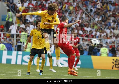 Il belga Marouane Fellaini combatte con Naim Sliti della Tunisia durante la Coppa del mondo FIFA Russia 2018, il Belgio contro la Tunisia nello Stadio Spartak, Mosca, Russia, il 23 giugno 2018. Il Belgio ha vinto 5-2. Foto di Henri Szwarc/ABACAPRESS.COM Foto Stock