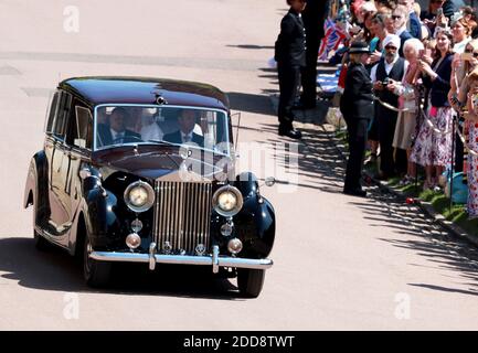 Meghan Markle scende lungo la Long Walk verso il Castello di Windsor con sua madre Doria Ragland per la cerimonia di matrimonio reale al Principe Harry della Gran Bretagna alla St George's Chapel nel Castello di Windsor, a Windsor, in Gran Bretagna, il 19 maggio 2018. Foto di Lauren Hurley / ABACAPRESS.COM Foto Stock