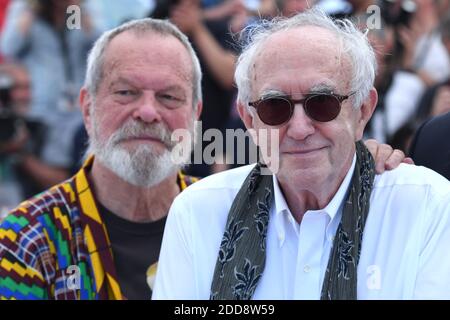 Terry Gilliam e Jonathan Pryce frequentano la Photocall The Man Who Killed Don Chisciotte tenutasi al Palais des Festivals nell'ambito del 71esimo Festival annuale del cinema di Cannes il 19 maggio 2018. Foto di Aurore Marechal/ABACAPRESS.COM Foto Stock