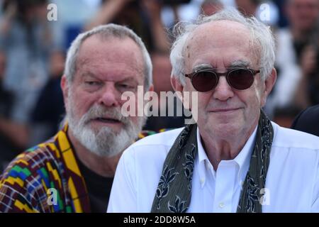 Terry Gilliam e Jonathan Pryce frequentano la Photocall The Man Who Killed Don Chisciotte tenutasi al Palais des Festivals nell'ambito del 71esimo Festival annuale del cinema di Cannes il 19 maggio 2018. Foto di Aurore Marechal/ABACAPRESS.COM Foto Stock
