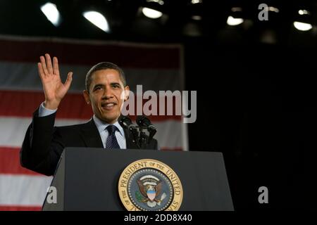 NESSUN FILM, NESSUN VIDEO, NESSUNA TV, NESSUN DOCUMENTARIO - il presidente Barack Obama ha espresso le proprie osservazioni agli esercizi di laurea della polizia di Columbus presso l'Aladdin Shrine Center di Columbus, OH, USA, il 6 marzo 2009. Foto di Zbigniew Bzdak/Chicago Tribune/MCT/ABACAPRESS.COM Foto Stock