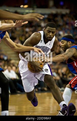 NESSUN FILM, NESSUN VIDEO, NESSUNA TV, NESSUN DOCUMENTARIO - il Tireke Evans di Sacramento Kings guida contro i Detroit Pistons nella prima metà dell'azione dell'NBA all'Arco Arena di Sacramento, California, martedì 23 febbraio. Foto di Carl Costas/Sacramento Bee/MCT/Cameleon/ABACAPRESS.COM Foto Stock